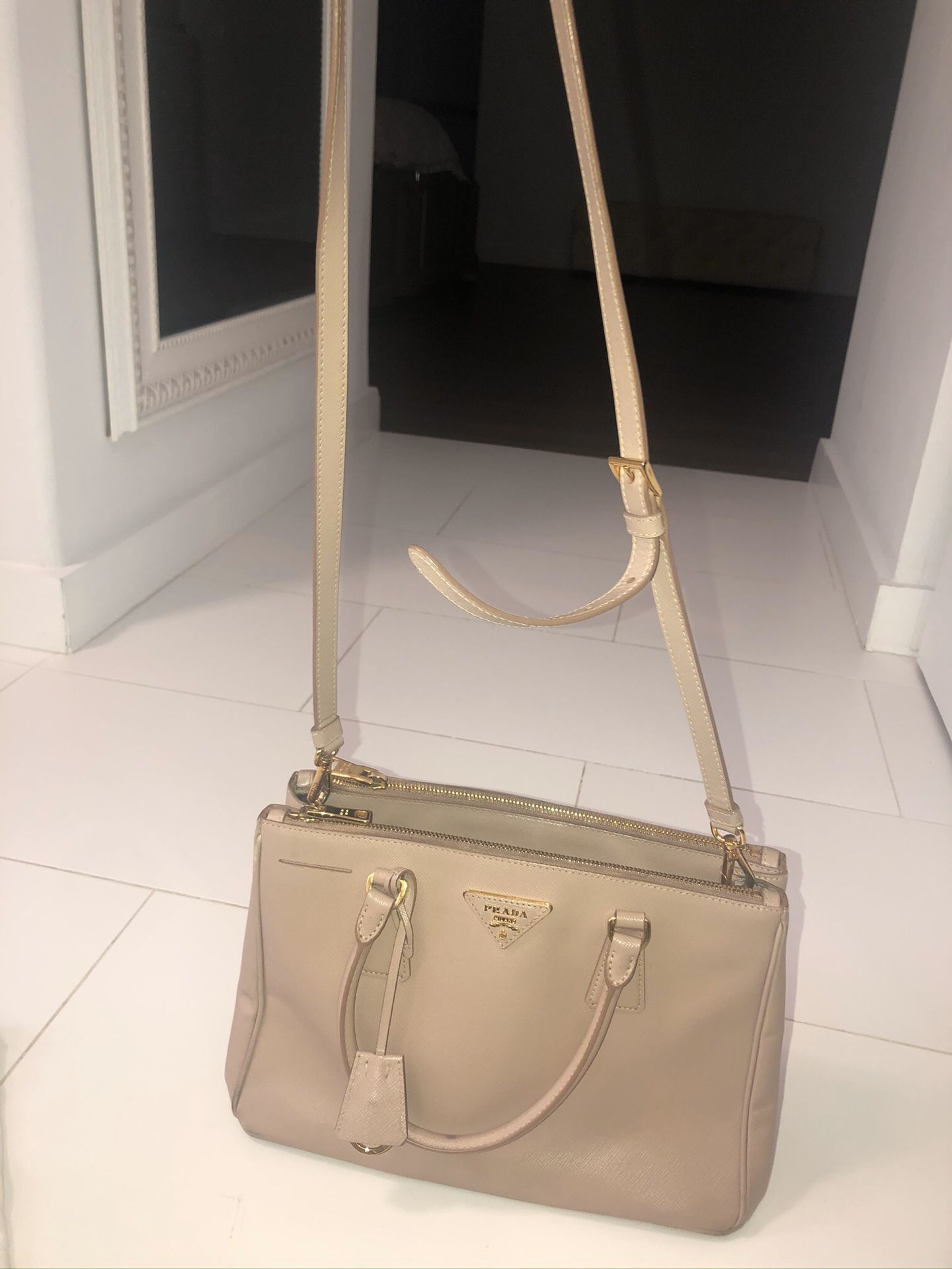 100% Authentic Prada Galleria bag (serious inquires only!)