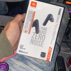 JBL Tune235NC