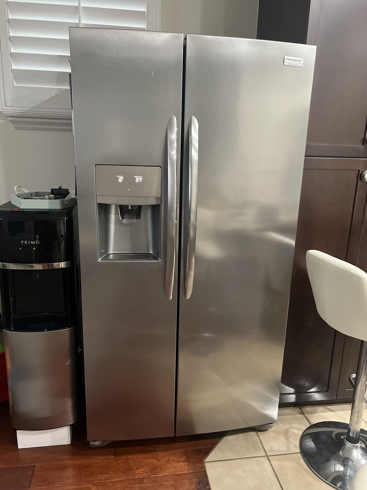 FRIGIDAIRE GALLERY REFRIGERATOR Counter Depth