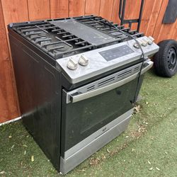 Vendo Estufa En Buenas Condiciones X $290.   O Mejor Oferta.  Es De Gas.  