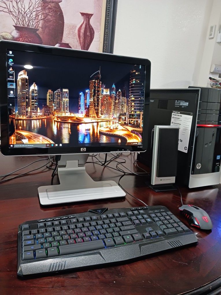 Desktop Pc Computer ENVY 700-050  Windows 10. Good Working Condition.  Intel Core i7.   wifi.  Intel HD Graphics 4000.  integrated Bluetooth.   DVD Bu
