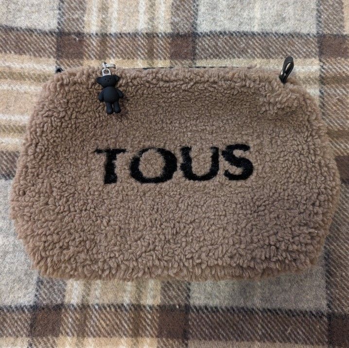 Medium interior TOUS Amaya Kaos Shock Warm bag in taupe-colored faux fur