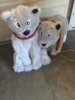 Two polar bear with white lights