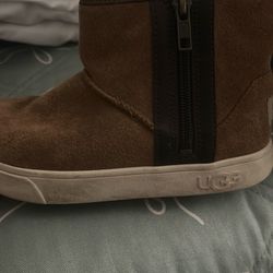 ugg shose size 1 young