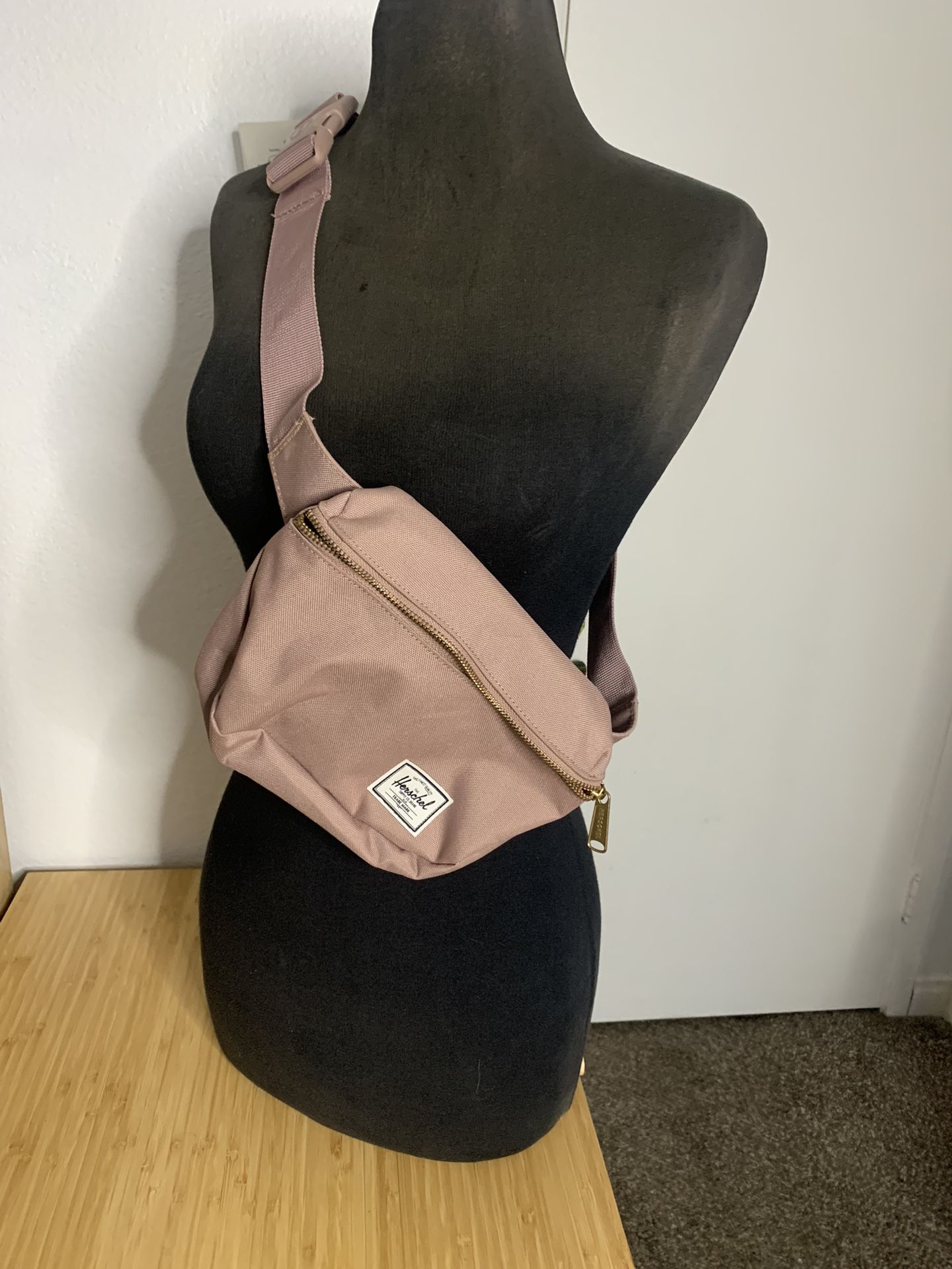Herschel Supply Dusty Rose Crossbody Belt Bag Waist Bag Fanny Pack Excellent Condition