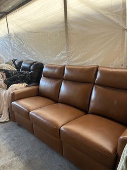 Luxurious coffee lounge/office couch. need it gone asap! $700 price is negotiable
