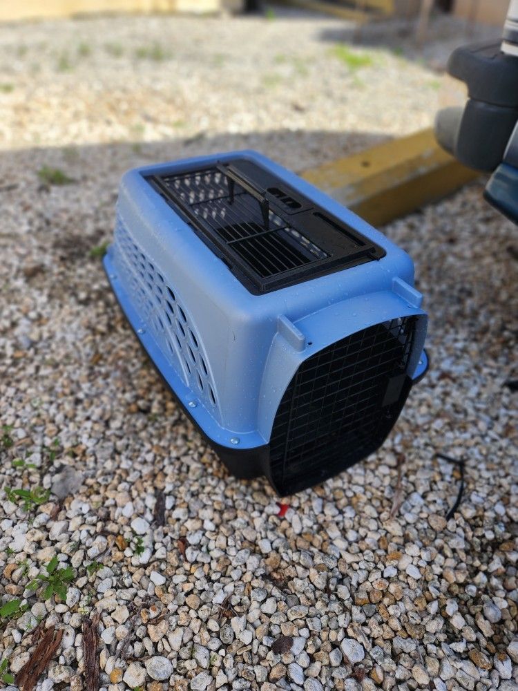 PETMATE DOG AND CAT CARRIER