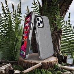 Sleek Sterling Silver
iPhone 13 Case - Sleek Sterling Silver, Ultra-Slim, Triangle Design
- Modern Style & Durable Protection