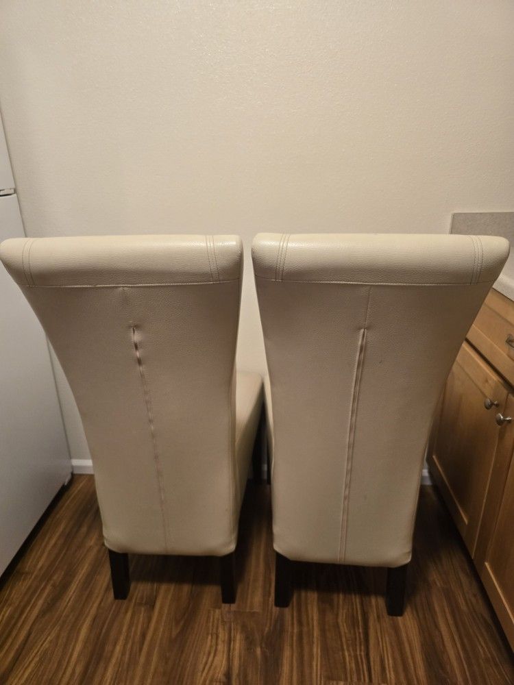 2 Good Leather Chairs: 