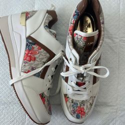 Michael Kors Georgie Trainer Sneakers. Size 9.5.