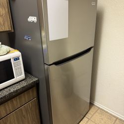 Frigidaire Refrigerator 