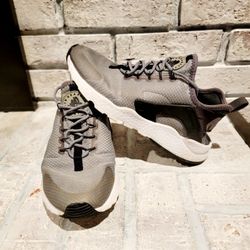 Nike Air Huarache Size 6.5 Women’s 819151-007