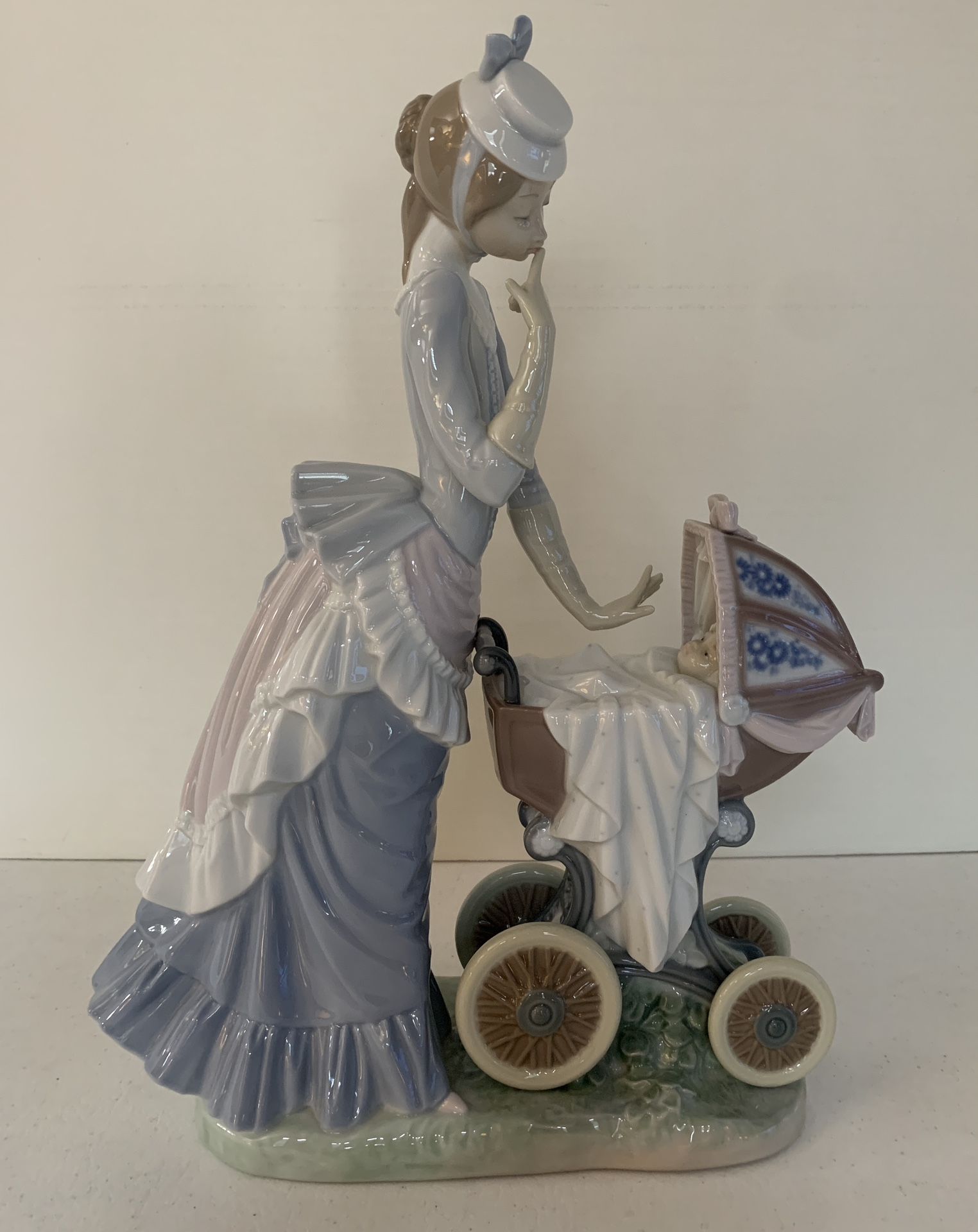 Lladro - Baby’s Outing