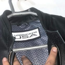 Seamstress Leather & Spandex / Se necesita costurera Cuero y spandex Sew