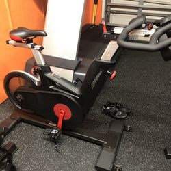 LIFE FITNESS IC6 BIKE