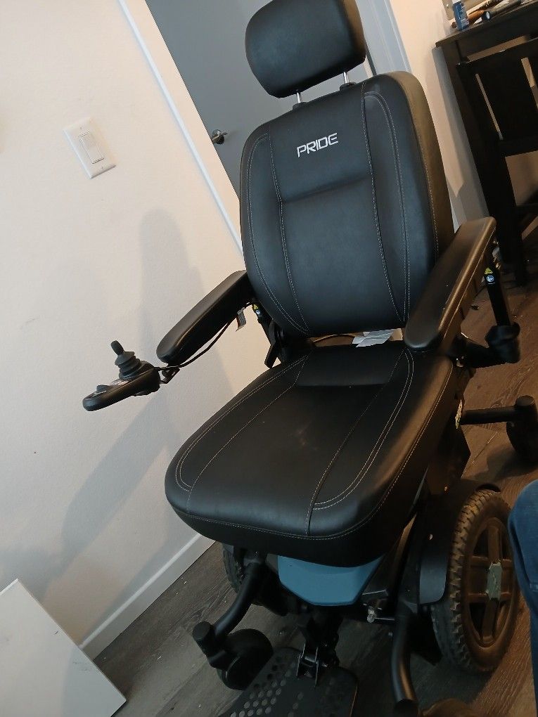 Pride Jazzy Elite ES Power Chair