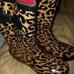 Women Rubber Cheetah Print Rain Or Snow Boots size 7