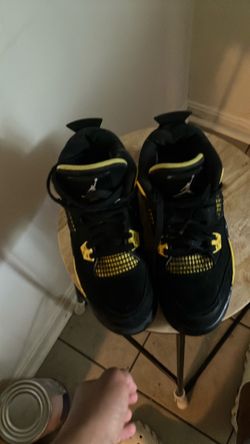 Jordan 4’s thunders