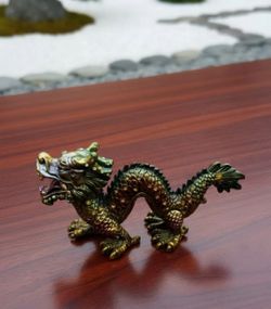 Asian-style dragon trinket box made of enameled metal embellished small crystals