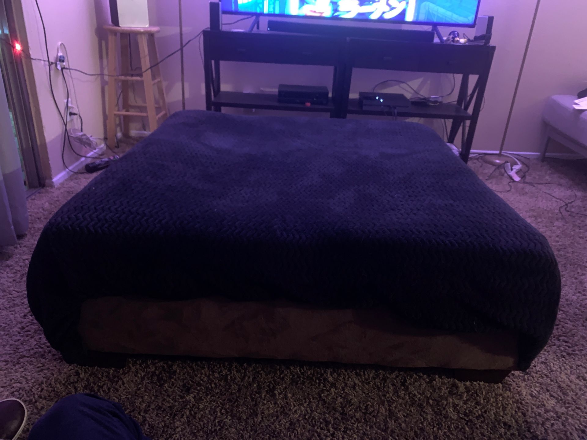 Large squared foot rest
