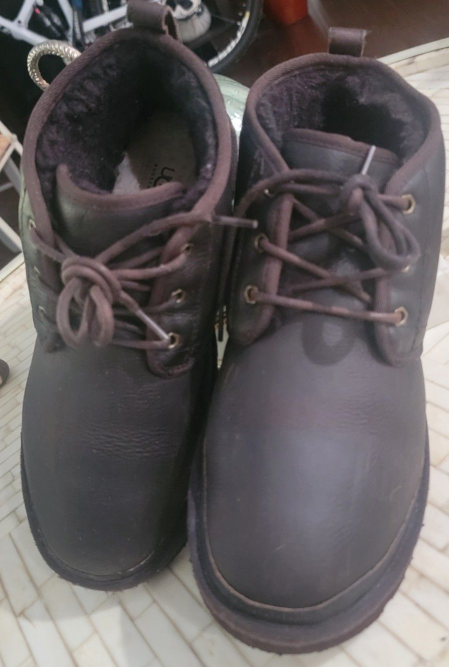 Ugg Size 11 For Men Material Leather 