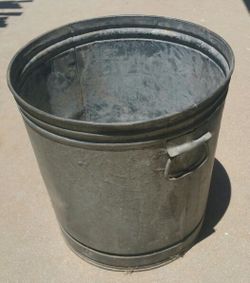 Old Galvanized Tub / Bucket - 8 Gallons