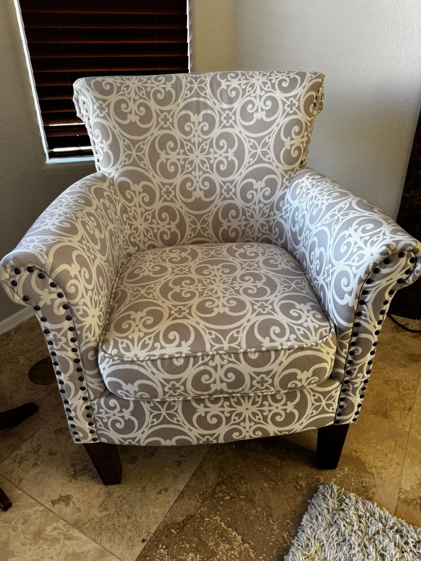 Accent Chair Excellent Condition ! Tan Beige