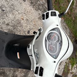 Moped  Havana cruise 2022