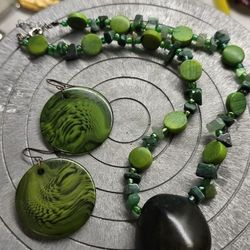 Vintage Green Beaded Necklace & Earrings Set – Nature Inspired Jewelry