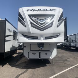 2021 ROGUE ARMORED 35ft .  5/W   Toyhauler 