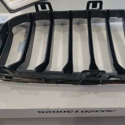 2014 to 2020 BMW 4 Series, Front R/H OEM Grill.