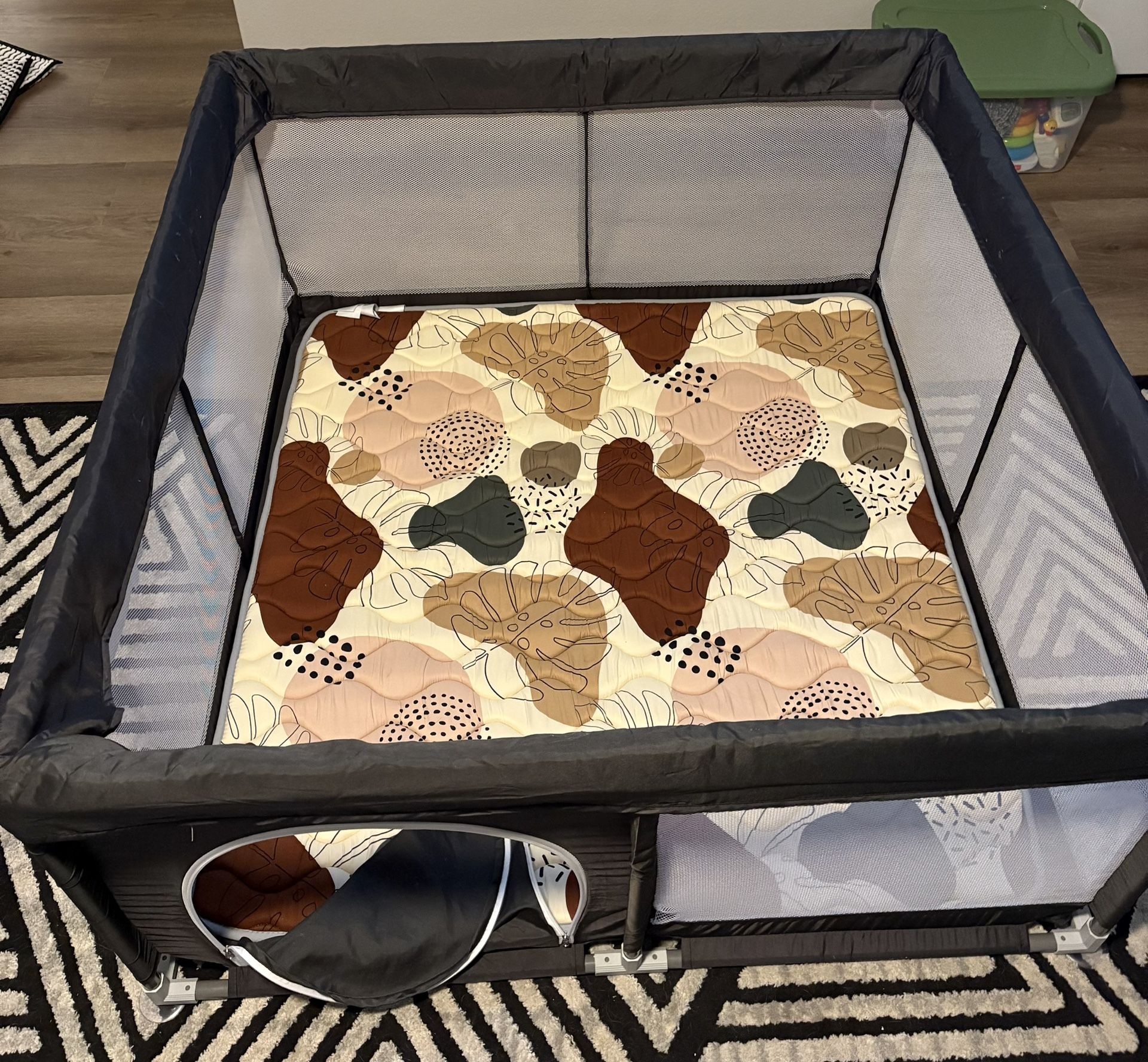 Baby Play Pen W Bat Barely Used