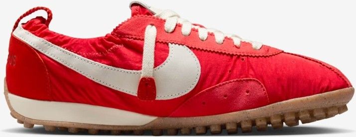 Moon Shoe x Jacquemus
University Red and Gum Light Brown