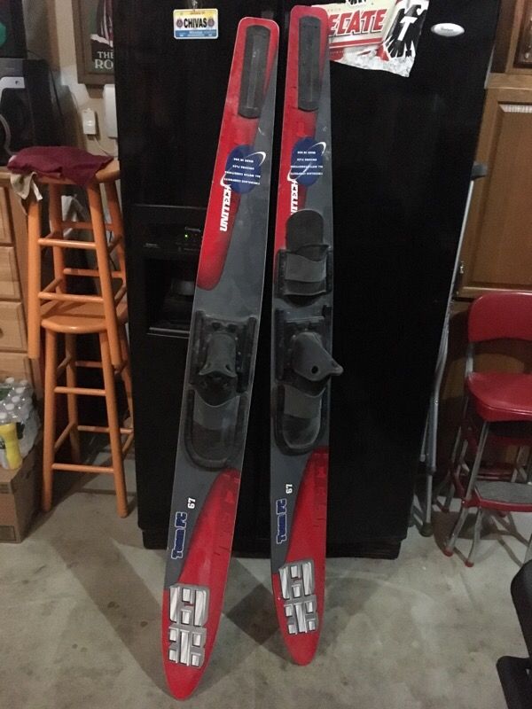 water skis