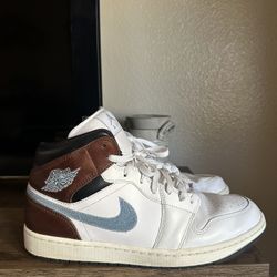 Air Jordan 1 Mid SE 