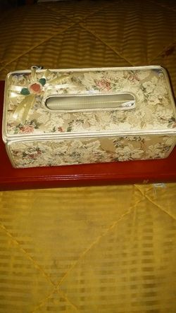 Silk floral lace tissue box holder