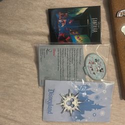 Disneyland pins 