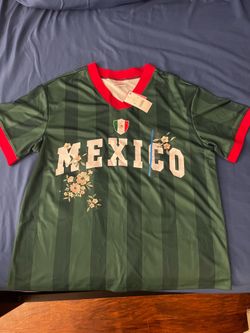 Women's Mexico Jersey (LARGE)