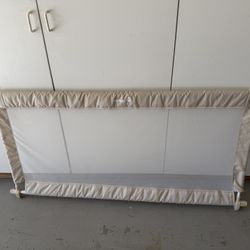 Baby gate - Adjustable - Barricade - Barrier - Toddler - Child