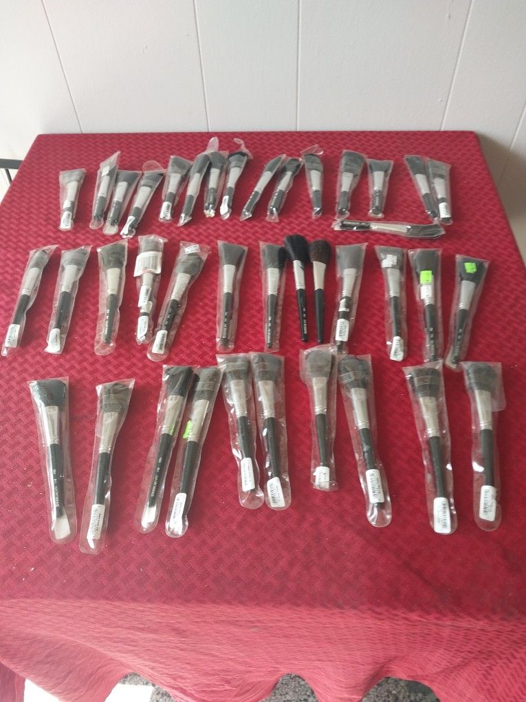 New Face Brush / Make Up 3 Brush X$5