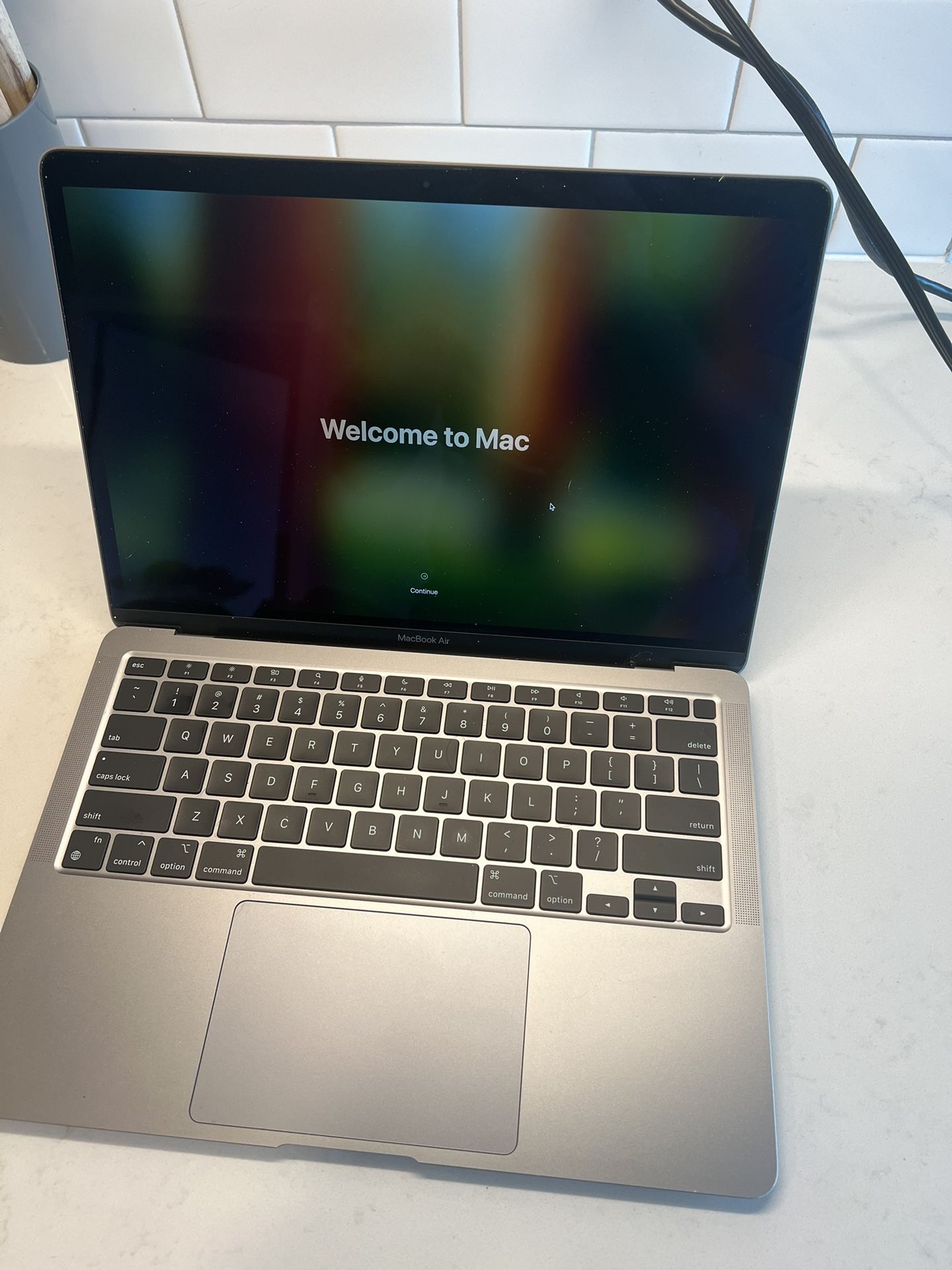MacBook Air M1 Sequoia (Apple AI)