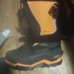 Size 9 Men's Snow Boots