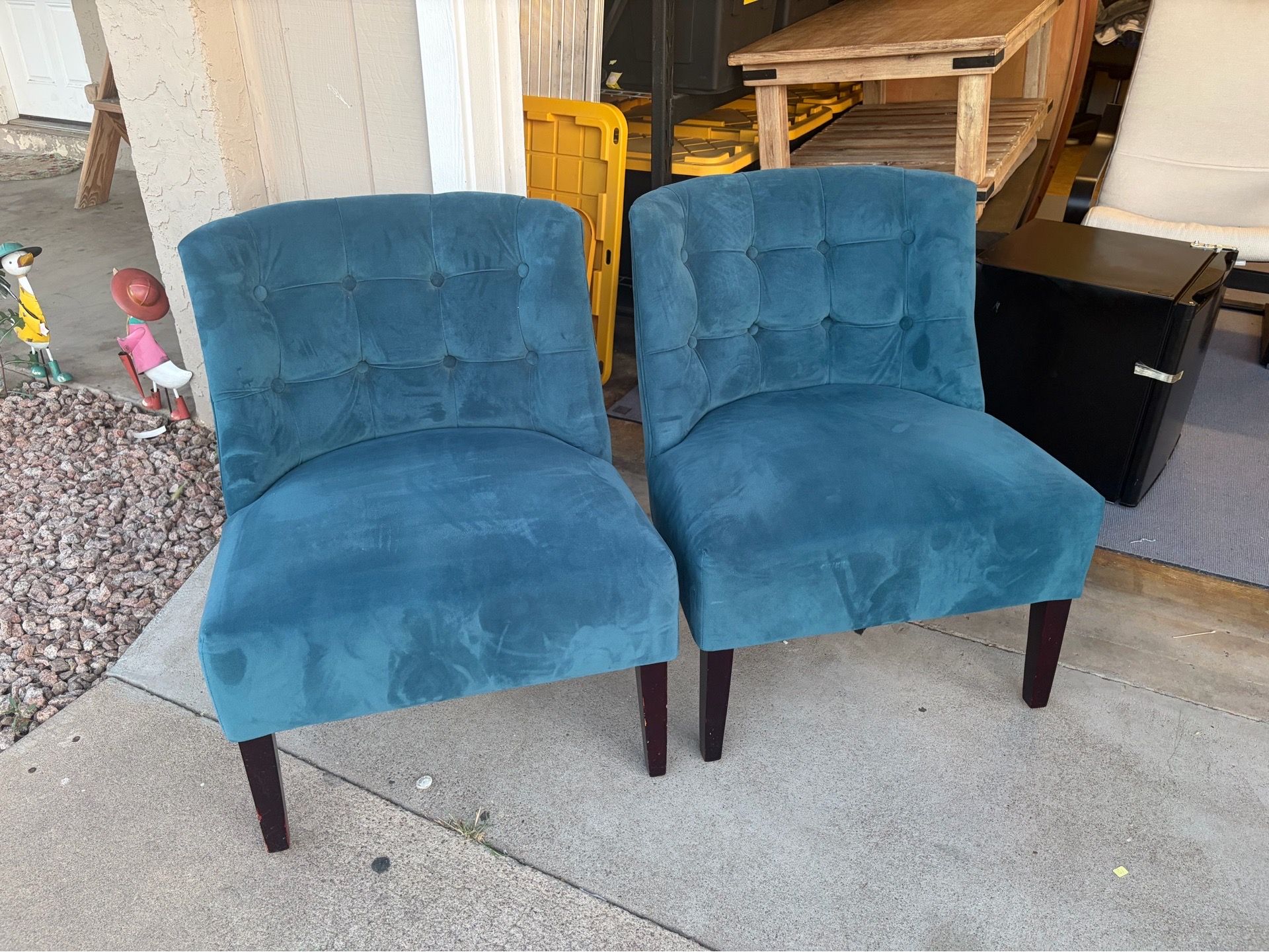 Accent chairs