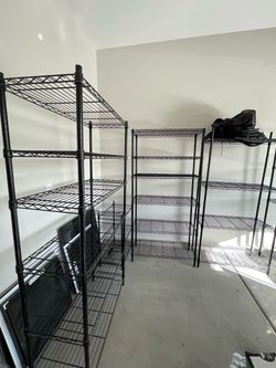 Shelves, in perfect condition 5 large and 2 medium