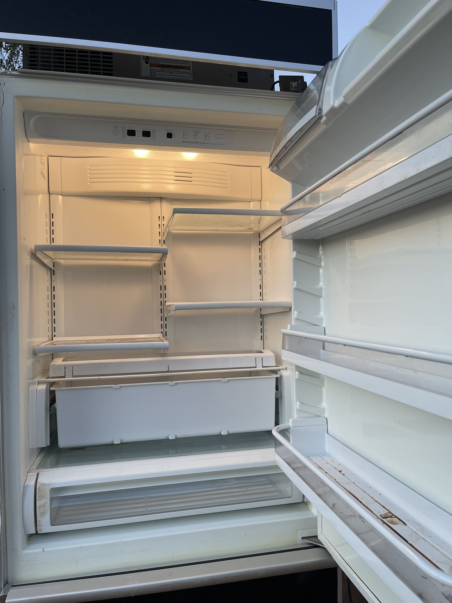 Refrigerator 