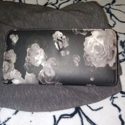 Vera Wang Simply Vera Flower Wallet 