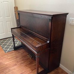 Beautiful Kingsbury Piano FREE