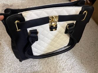 (New) Black and White Quilted Handbag with Gold Lock