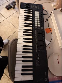 MIDI keyboard novation launchkey 49 mk3