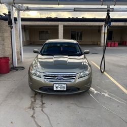 Ford Taurus 